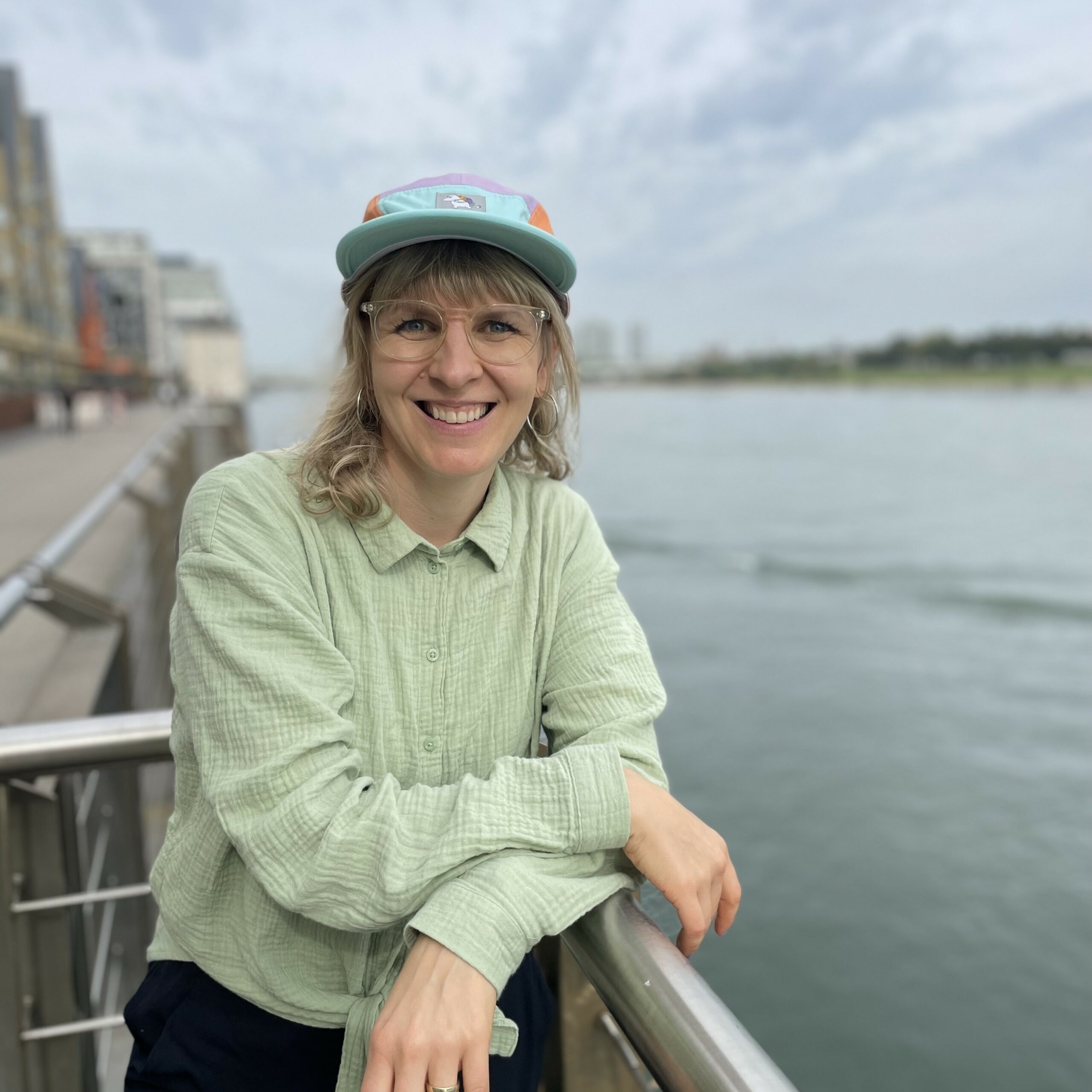 Heidi Viherjuuri am Rhein ©Anna-Lisa Konrad